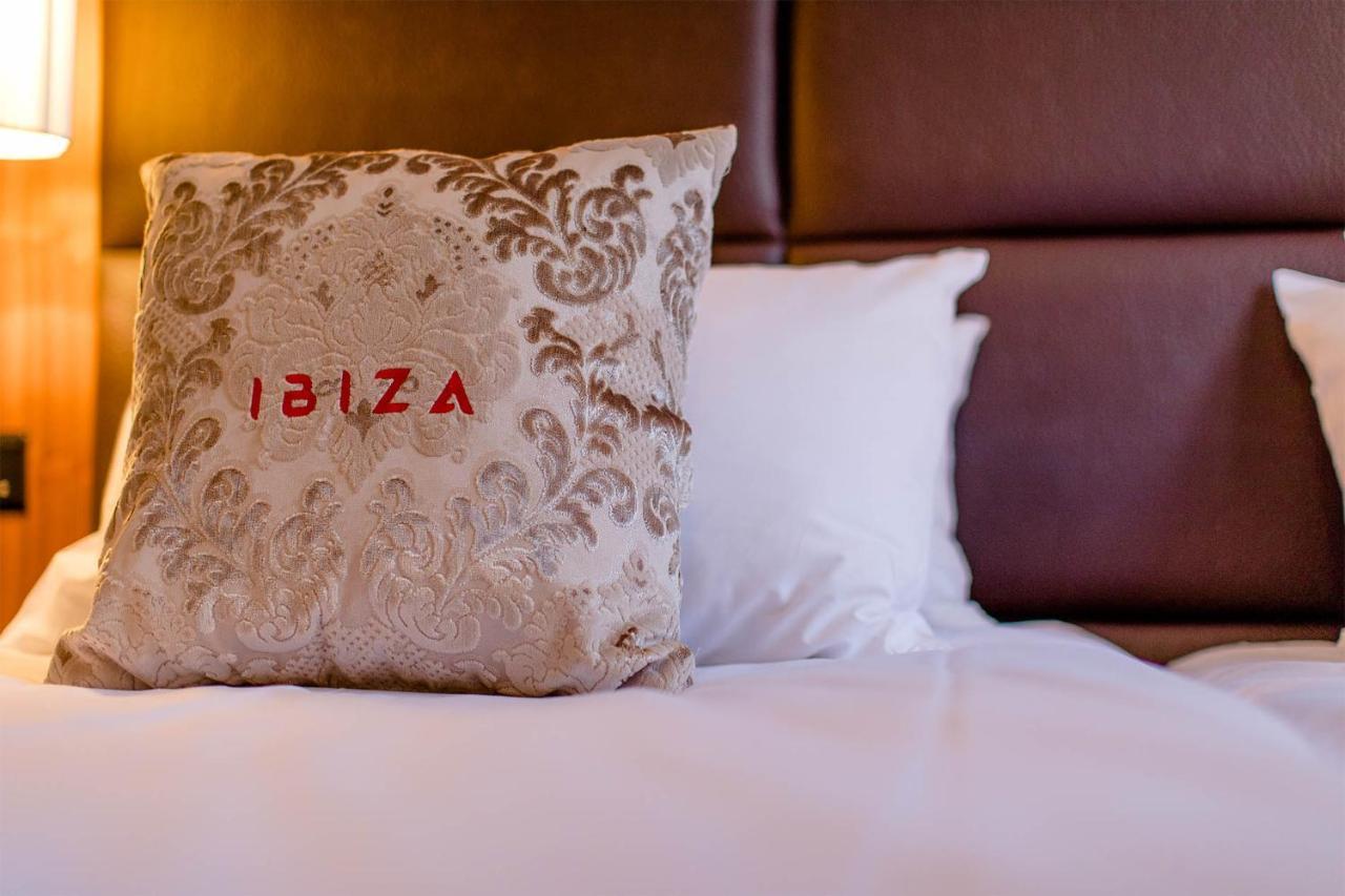Madame Vacances Hotel Ibiza Ле-дез-Альп Екстер'єр фото